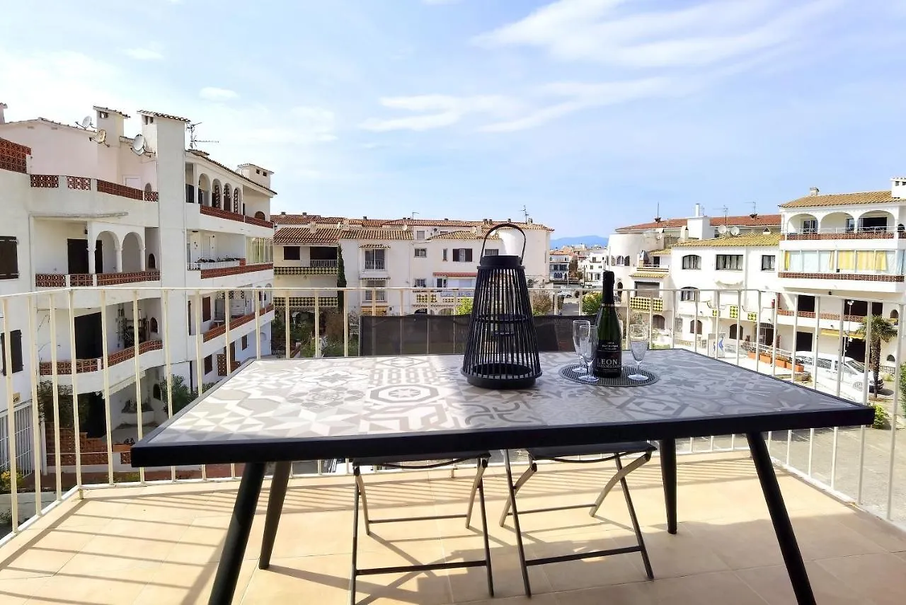 Leon Inmo Apartment Chanel - 15777 Empuriabrava Spain