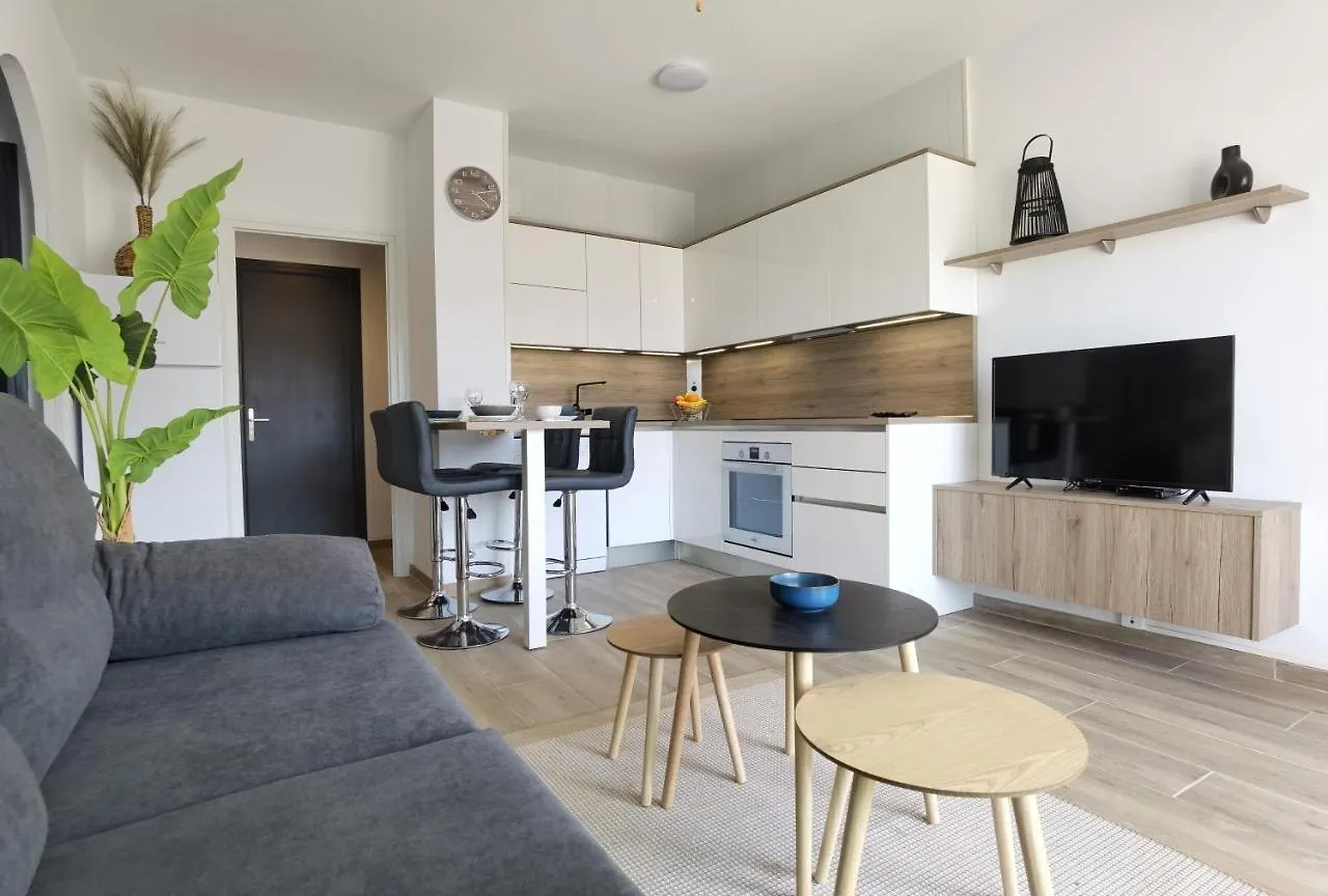 Leon Inmo Apartment Chanel - 15777 Empuriabrava Spain