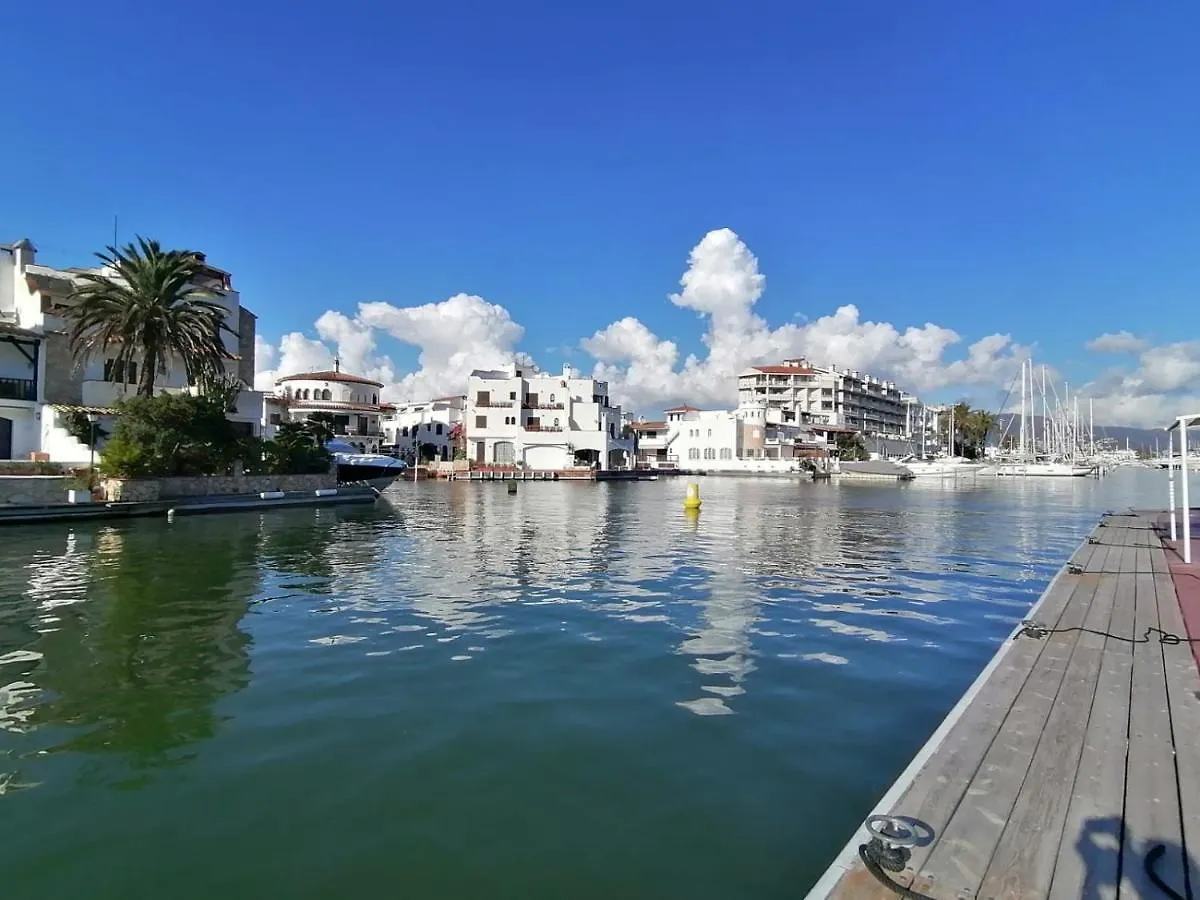 Leon Inmo Apartment Chanel - 15777 Empuriabrava Spain