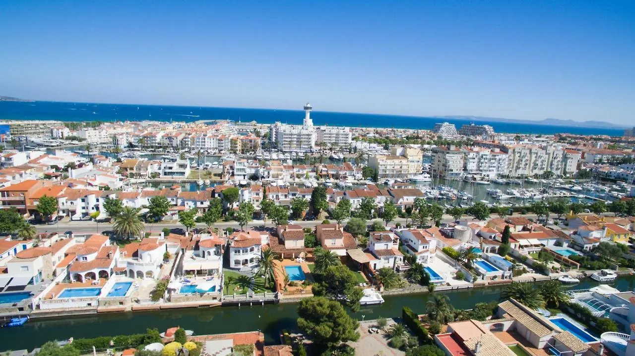 Leon Inmo Apartment Chanel - 15777 Empuriabrava
